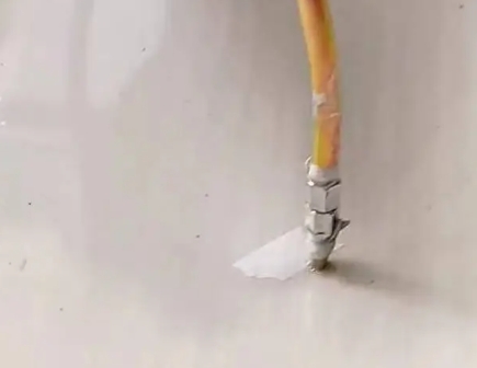 合江瓷砖空鼓维修公司专业解答在瓷砖铺贴过程中，如果使用的砂料过粗（如全部使用了粗砂），可能会导致以下问题