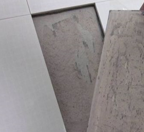 合江瓷砖空鼓维修公司分享瓷砖铺贴时如果打浆（即涂抹在瓷砖背面和基层上的砂浆或瓷砖胶）过少，会带来以下问题